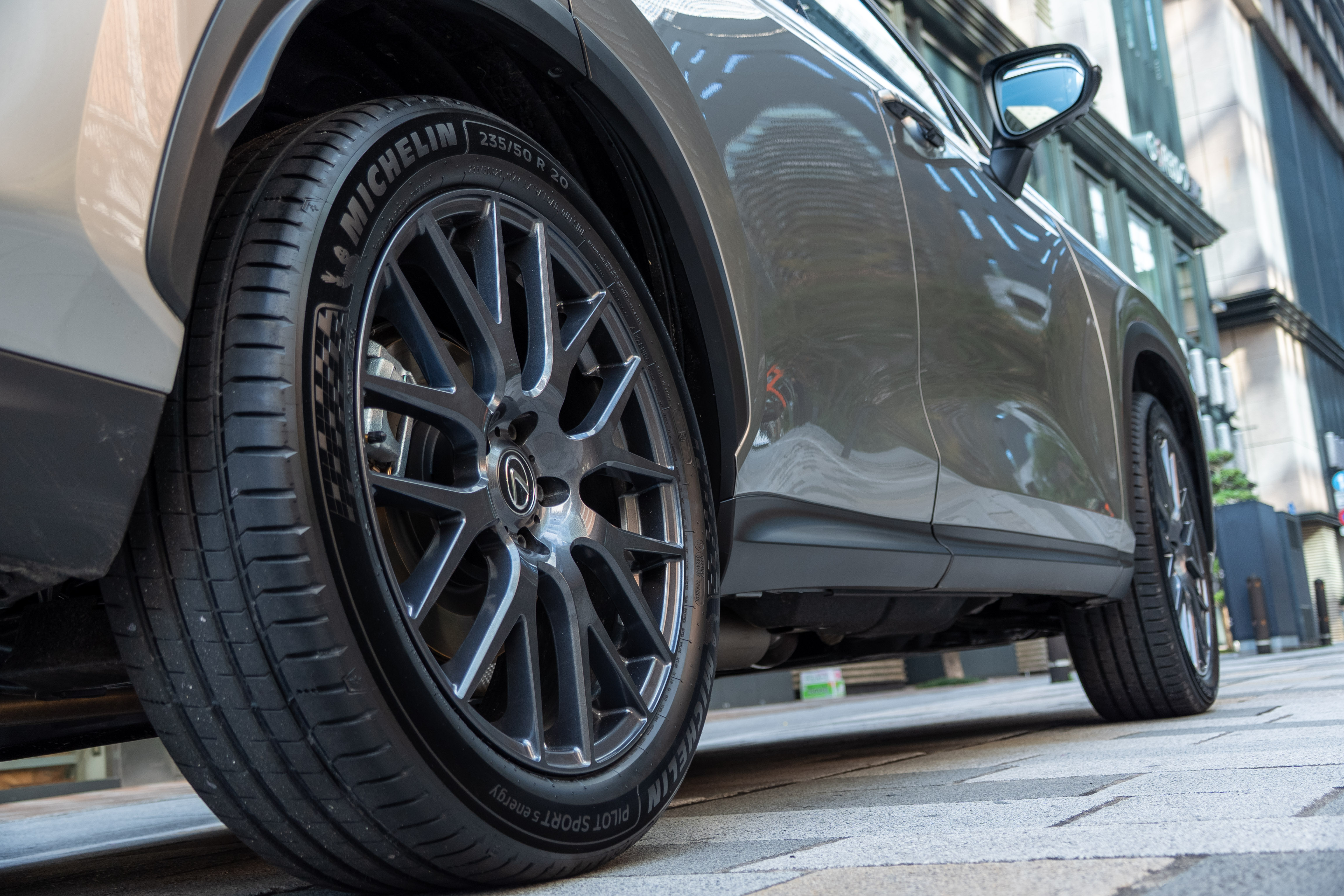 LEXUS NX フロントビュー ミシュラン Pilot Sport 5 energy 低燃費タイヤ装着