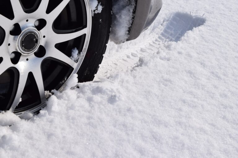 スタッドレスタイヤ4本の値段相場は