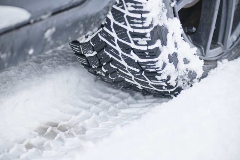 スタッドレスタイヤが安い時期はいつ