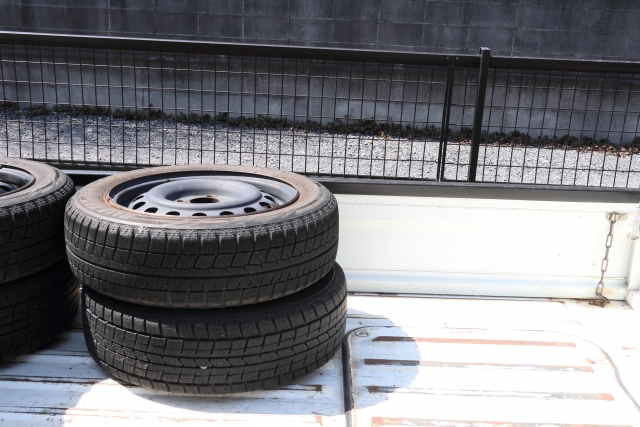 スタッドレスタイヤの購入がおすすめの場合とは