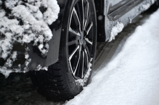 オールシーズンタイヤで雪道を走行できるか?