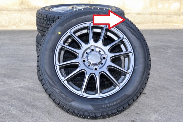 タイヤには装着の向きが決まっているものがある？見分け方やメリットなどを解説