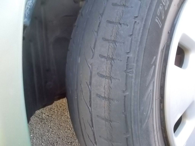 夏タイヤ（ノーマルタイヤ）の寿命は何年？目安の交換時期と劣化のサイン・正しい保管方法を解説