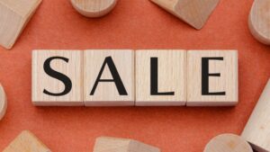 夏タイヤが安くなる時期は？最適な購入タイミングと安く買うコツを解説