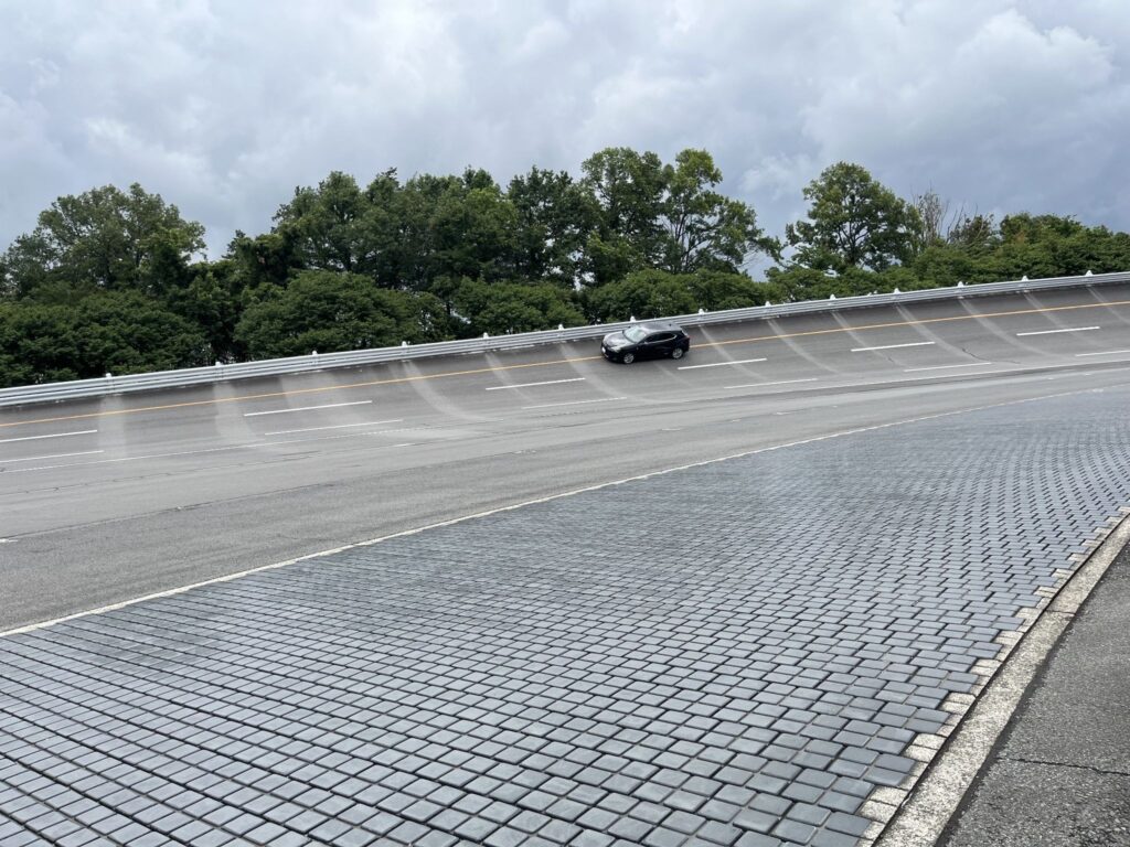 タイヤ試乗走行テスト中